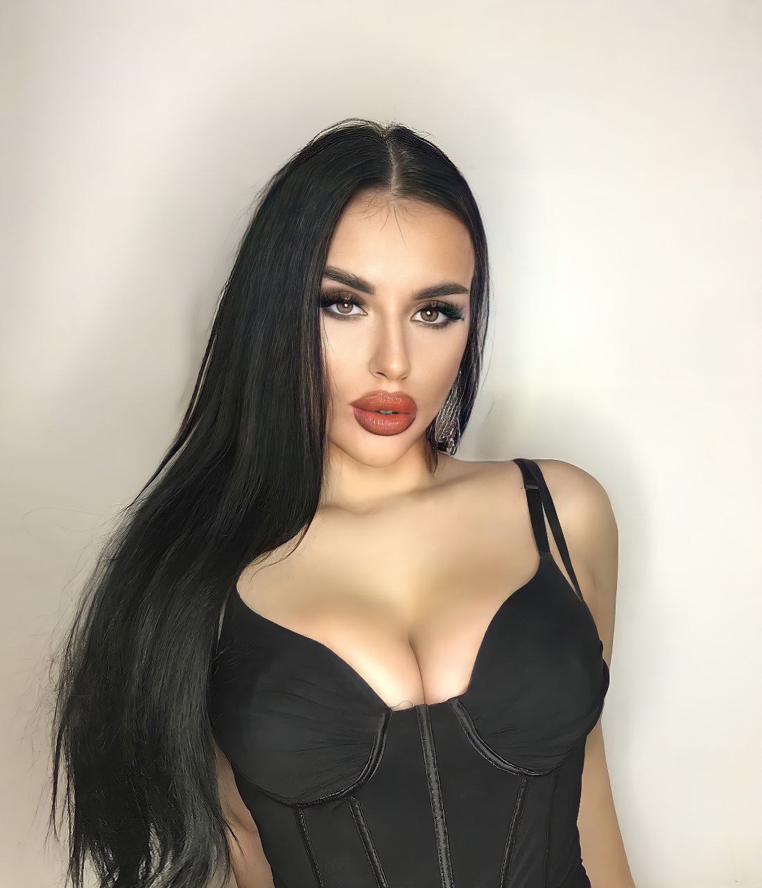 Ukrainian Women Miami: How to Meet and Date Ukrainian Singles