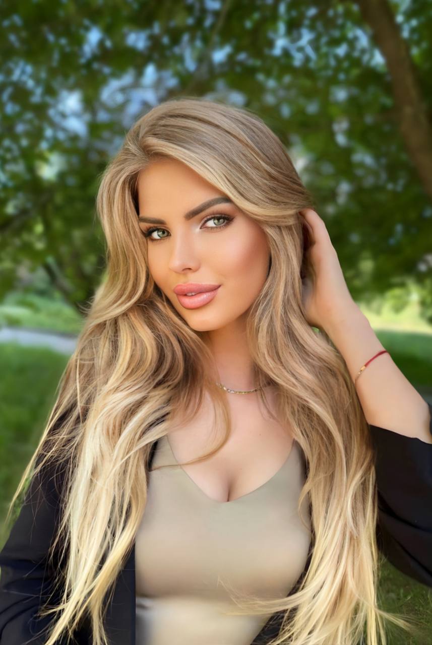 Live Text Chat with Girls Online: Easy Communication Anytime