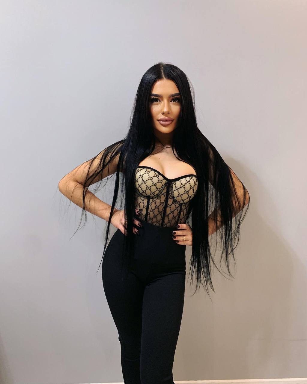 Ukrainian Women Speaking English: How to Communicate and Connect